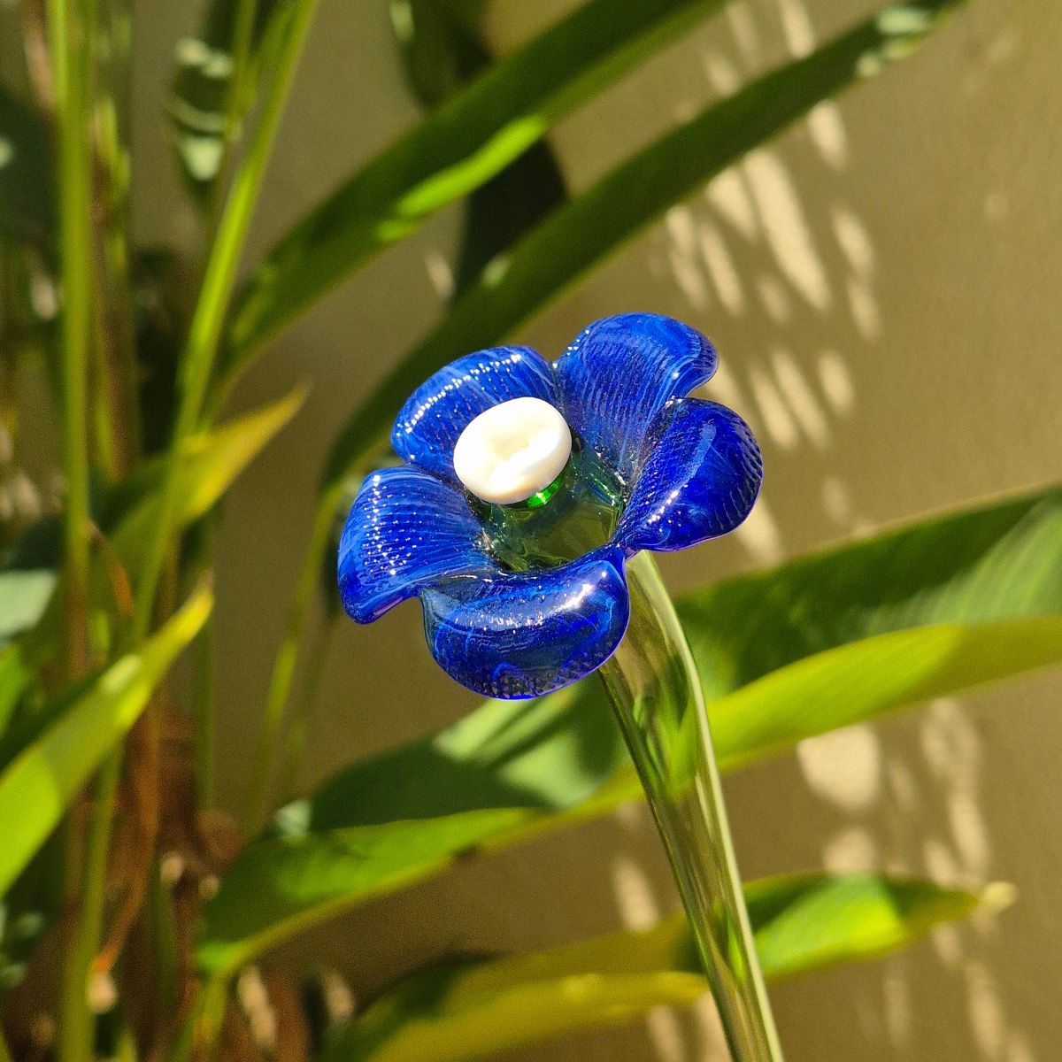 Daisy Glass Flower Stem - Blue Mirage