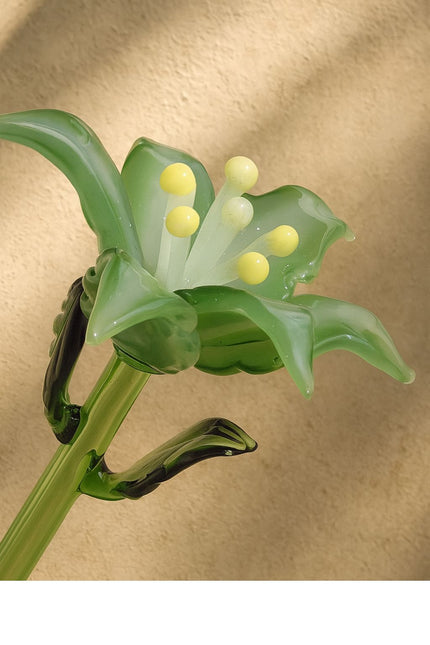 Emerald Bloom Lily – Hand-Blown Glass Flower Stem