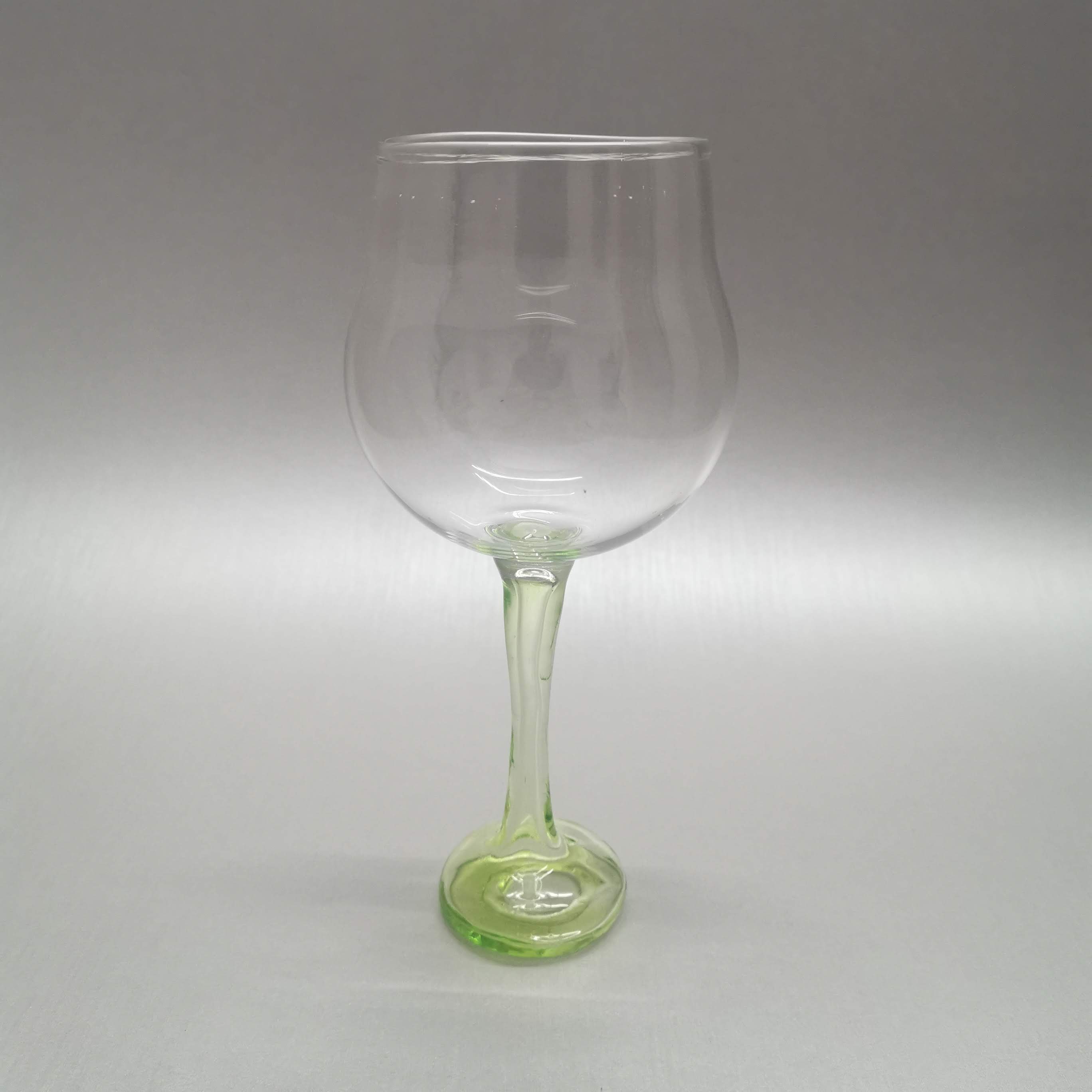 Aurora Green  wine glass